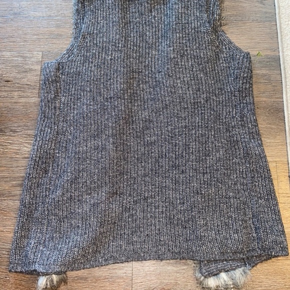 WHBM Sweater Vest with Faux Fur Sz X-Large Excellent Condition - Picture 10 of 11